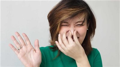 أسباب رائحة العرق الكريهة وطرق علاجها