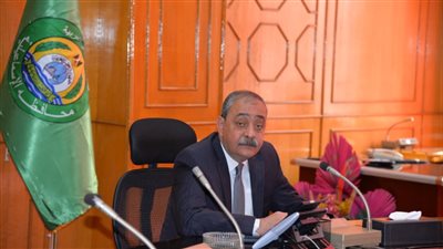 محافظ الإسماعيلية يشدد على الغلق الفوري للمخابز والأسواق ومنافذ البيع المخالفة 