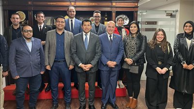 أشرف صبحي يلتقي أعضاء حملة 