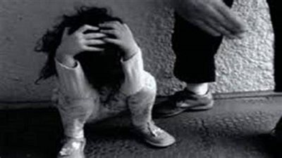 الإعدام عقوبة التبول اللإرادي.. أب ينهي حياة نجله أثناء عقابه في عين شمس.. والأم تلقي جثة طفلها في القمامة