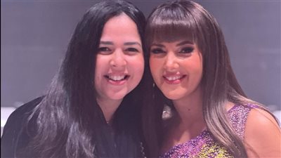  إيمي سمير غانم تفاجئ شقيقتها بالرياض أثناء تحضيرها لمسرحية آنستونا (فيديو)