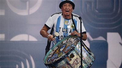 وفاة الأرجنتيني تولا أشهر مشجعي كرة القدم في العالم والحائز على جائزة 