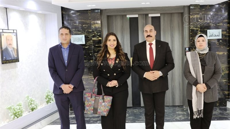 لقاء محافظ أسوان