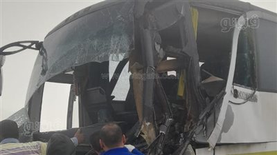 مصرع شخص وإصابة 10 آخرين في تصادم أتوبيس بسيارة أجرة على صحراوي المنيا