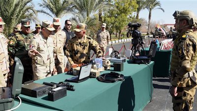 رئيس الأركان يتفقد نظم وأساليب التدريب القتالي بقيادة قوات الصاعقة