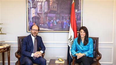 المشاط تبحث التعاون مع رئيس المركز الإقليمي لبنك الاستثمار الأوروبي