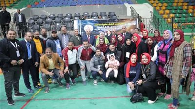 محافظ الوادي الجديد يسلم الكؤوس للفائزين ببطولة الجمهورية للمدارس الرياضية (صور)