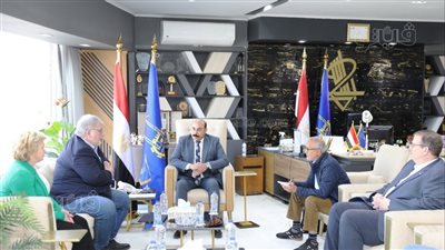 محافظ أسوان يلتقي أعضاء مجموعة الصداقة البرلمانية الألمانية (صور)