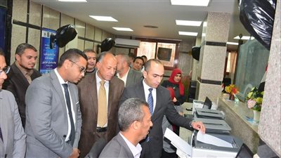 نائب محافظ سوهاج يتفقد المركز التكنولوجي لخدمة المواطنين بدار السلام 