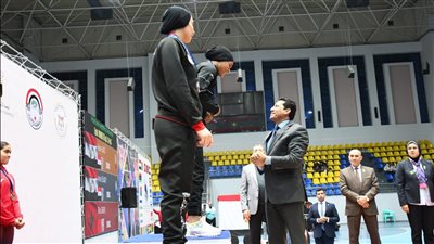 أشرف صبحي يشهد منافسات بطولة أفريقيا لرفع الأثقال المؤهلة لأولمبياد باريس