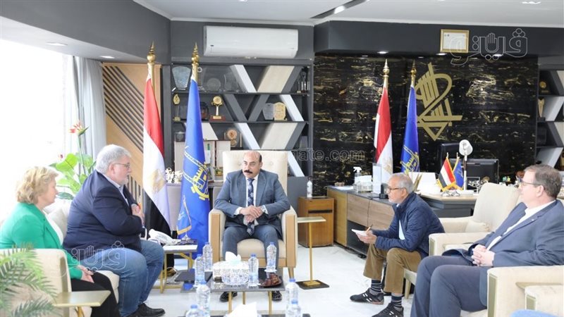 لقاء محافظ أسوان