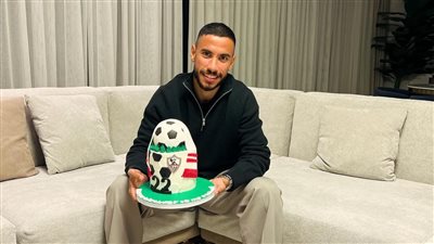 بتورتة عليها علم الزمالك، ناصر ماهر يحتفل بعيد ميلاده الـ 27