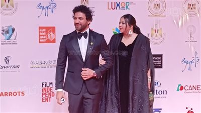 تكريم حسن الرداد وإيمي سميرغانم من مهرجان الأقصر للسينما الأفريقية (فيديو)