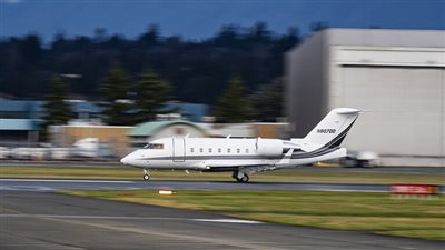 لحظة تحطم طائرة رجال أعمال على الطريق السريع بولاية فلوريدا الأمريكية (فيديو)