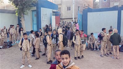 إقبال كثيف في أول أيام عودة الدراسة بالترم الثاني بمدارس أسيوط (صور وفيديو) 