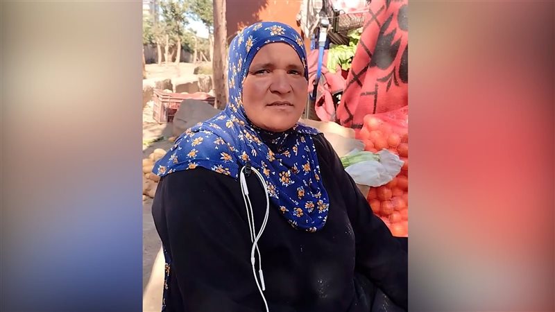 أم سعيد تعمل في بيع
