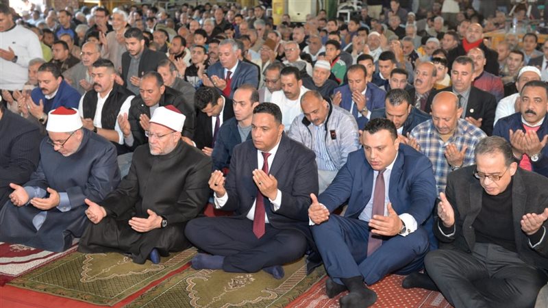 جانب من الصلاة بمسجد