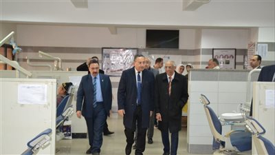 رئيس جامعة الإسكندرية يتفقد سير العملية التعليمية في بداية الفصل الدراسي الثاني 