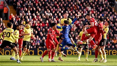 ليفربول يضرب بيرنلي بثلاثية ويستعيد صدارة الدوري الإنجليزي 