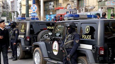 الأمن يكشف ملابسات فيديو تعدي قائد سيارة على سيدة بأحد شوارع المعادي