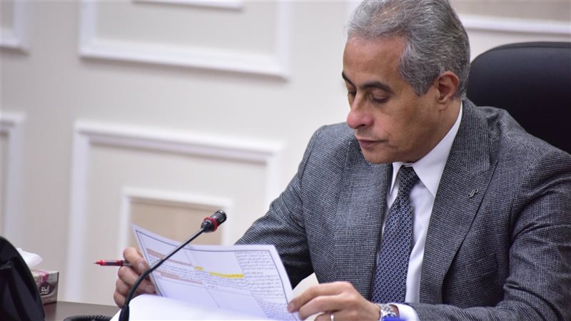 حسن شحاتة وزير العمل،