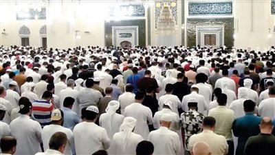  ما حكم تخطي الرقاب أثناء خطبة الجمعة لجمع التبرعات؟ الإفتاء تجيب