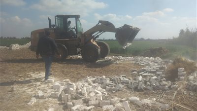 إزالة 33 حالة تعد بالبناء المخالف في 8 مراكز بالبحيرة 