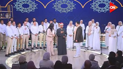 مدحت صالح يهدي جمهور منى الشاذلي نجمًا جديدًا في عالم الإنشاد