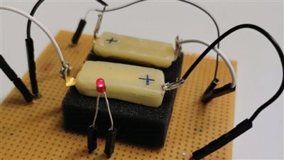 أول بطارية قابلة للشحن مصنوعة من الألبان واللحوم