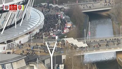 جماهير وست هام تغادر الملعب بعد التأخر برباعية أمام أرسنال بالشوط الأول (فيديو)