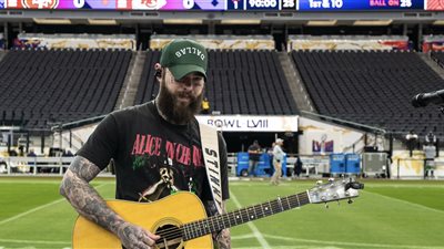 بوست مالون يجري بروفة في أرض ملعب الـ Super Bowl