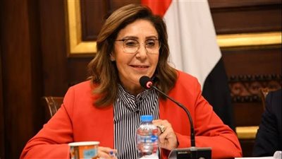 وزيرة الثقافة تشهد انطلاق صالون شاكر عبد الحميد الثقافي وتزيح الستار عن تمثال يخلد مسيرة عطائه 