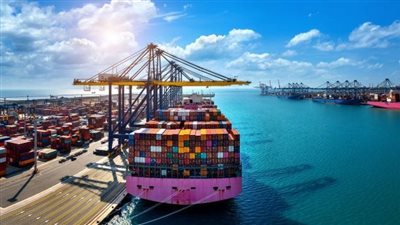  استثمارات الإماراتيين فى موانئ مصر.. السخنة وسفاجا وشركة التحدى للكراكات.. وتوسع فى إنشاء الأرصفة ومناطق لوجيستية.. وتضاعف مساحات تداول الحاويات وتجارة الترانزيت