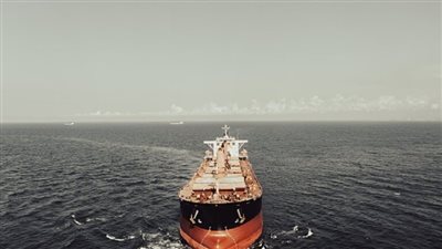 حادث بحري جنوب المخا اليمنية وتحذيرات للسفن بشأن العبور