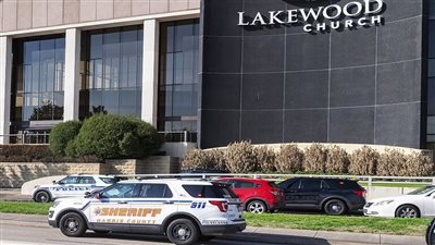مقتل امرأة وإصابة طفل ورجل فى إطلاق نار بكنيسة كبرى بتكساس الأمريكية 