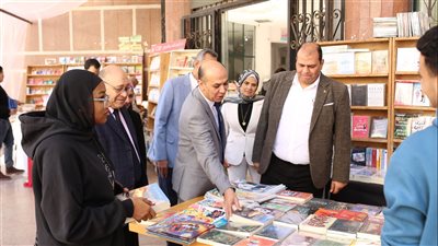 إقبال على معرض جامعة المنصورة الثقافي الأول للكتاب (صور)