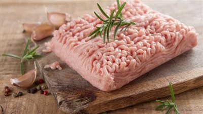 ضبط 6 أطنان دجاج مفروم غير مطابق للمواصفات بالبحيرة 