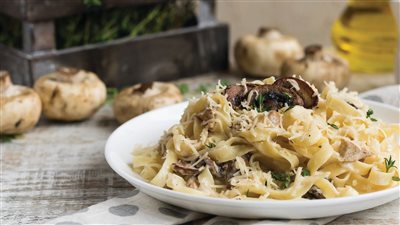 طريقة عمل مكرونة الفريدو بالكريمة والفطر، أحلى من الجاهزة 