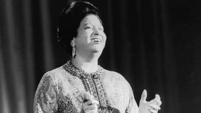 أم كلثوم تجدد الصدام بين مطربي المهرجانات وشركات المزيكا.. حديث عمرو مصطفى عن تراث كوكب الشرق يشعل الأزمة.. غلق قنوات اليوتيوب كلمة السر