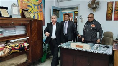 وكيل تعليم دمياط الجديد يتفقد ديوان المديرية ويؤكد على العمل بروح الفريق الواحد