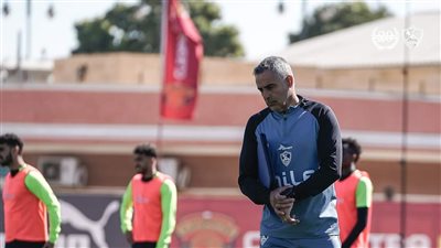 جوزيه جوميز يتابع مباراة الزمالك والأهلي 2005 للوقوف على مستوى موتيابا 