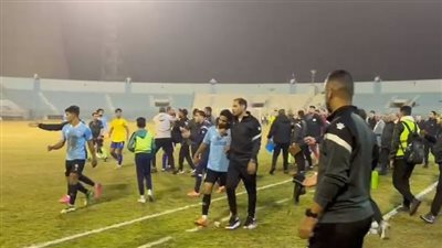 اشتباكات بين لاعبي غزل المحلة وطنطا في دوري المحترفين (فيديو)