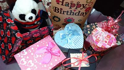 أسعار أشهر هدايا عيد الحب 2024 في الأسواق (إنفوجراف)