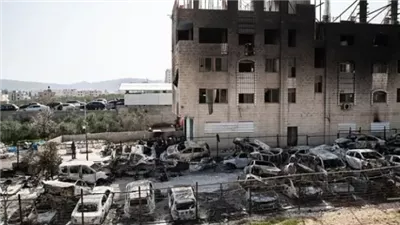 مستوطنون يعتدون على أهالي حوارة بالضفة الغربية ويحرقون مركباتهم (فيديو)