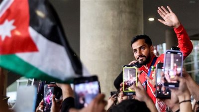 بـ الغناء والزغاريد، يزن النعيمات يخطف الأنظار في إستاد عمان بعد إنجاز كأس آسيا (فيديو)