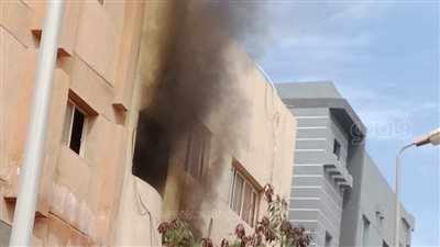 إصابة 4 عمال بالاختناق في حريق مصنع بلاستيك بالتجمع الخامس