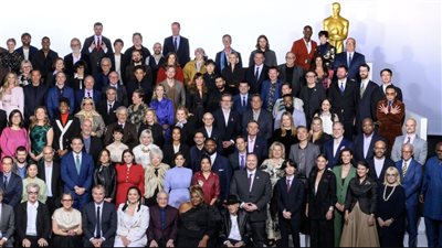مرشحو الأوسكار يلتقطون صورة جماعية في حفل غداء بيفرلي هيلز 