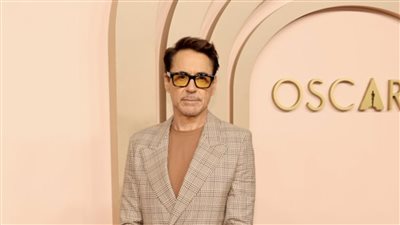 خفة ظل روبرت داوني جونيور خلال الصورة الجماعية لمرشحي الأوسكار (فيديو)