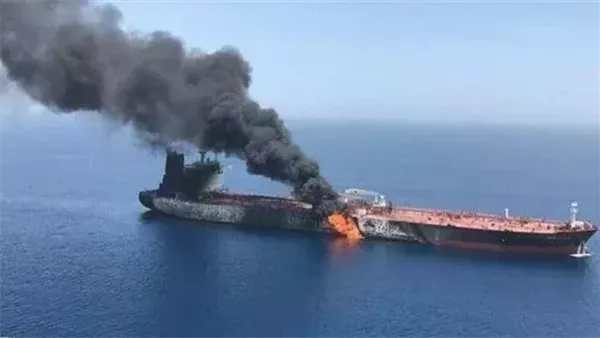 الحوثيون: استهدفنا مدمرتين حربيتين أمريكيتين وسفينة في البحر الأحمر