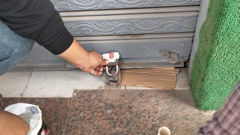 غلق 4 محال تجارية